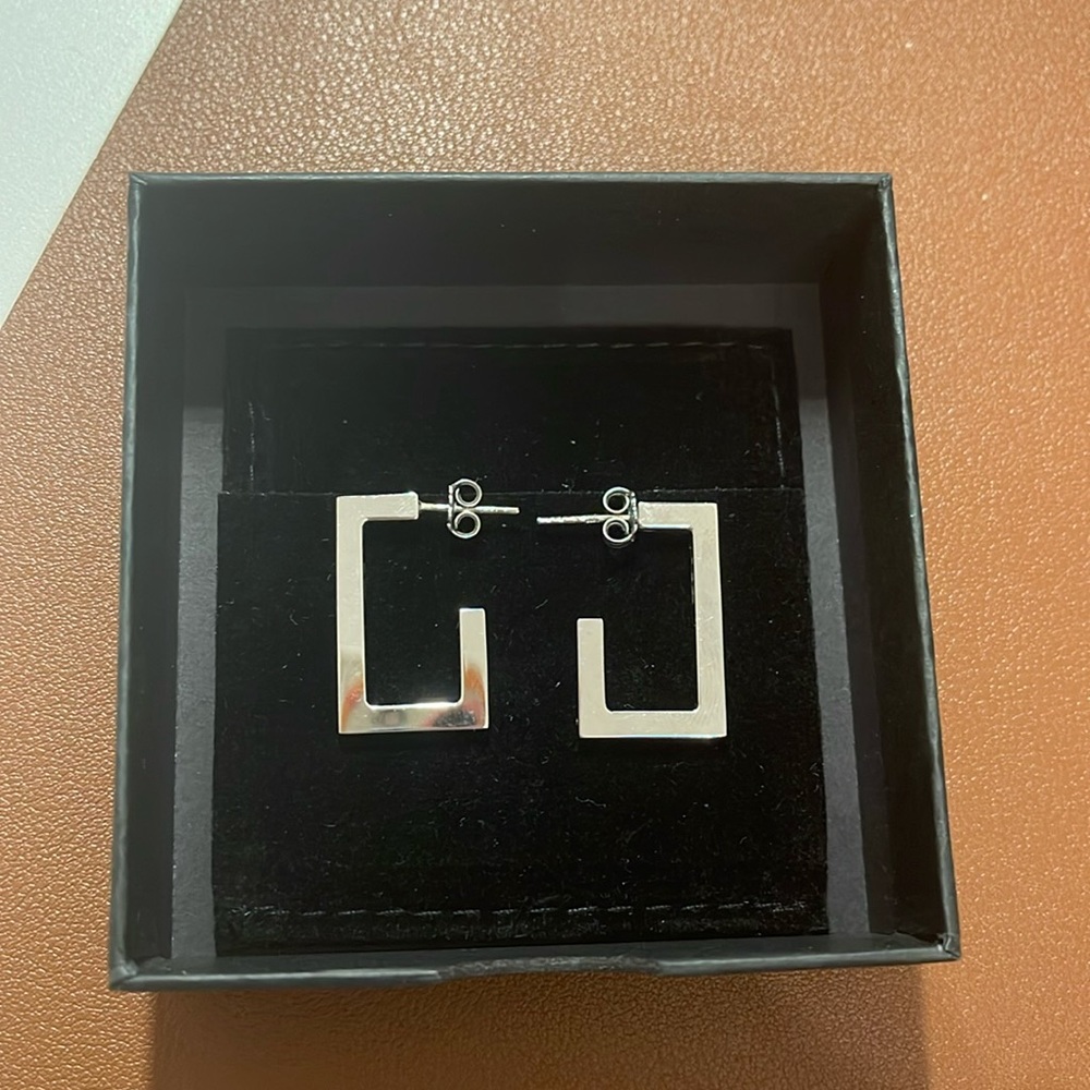 Stylish earrings